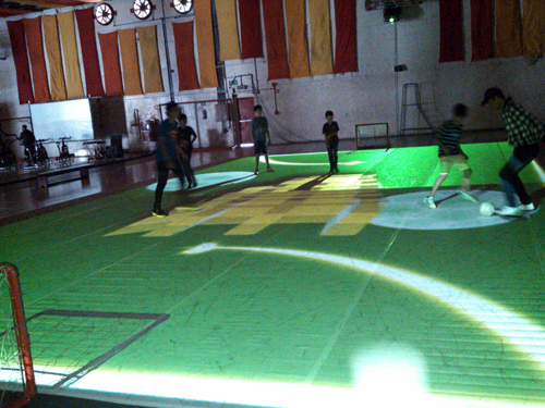 Quadra com demarcações virtuais no Sesc Pompeia (Andrei Spinassé/Esportividade)