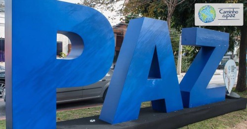 Palavras gigantes já estão nas ruas da cidade (Divulgação)