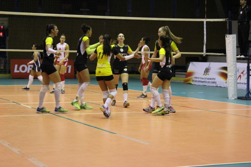 Jogo do São Bernardo Vôlei no ginásio poliesportivo Baetão (July Stanzioni/SM Press)