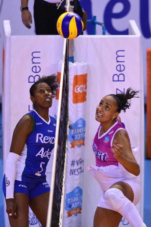 Ivna, de rosa, e Régis, de azul (João Pires/Fotojumpo)