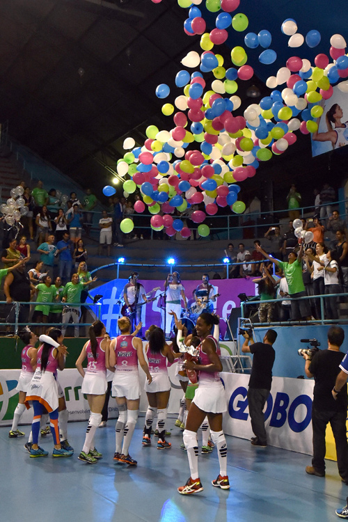 Balões para festejar a vitória osasquense (João Pires/Fotojump)