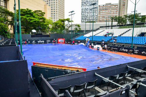 Dia chuvoso no Brasil Open de 2016 (Alexandre Carvalho/DGW Comunicação)