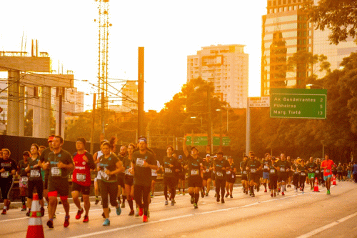 Athenas 16k na marginal do rio Pinheiros (Boliche Filmes/Iguana Sports/Divulgação)