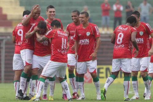 Jogadores da Portuguesa vibram com gol diante do Rio Branco (Divulgação/APD)
