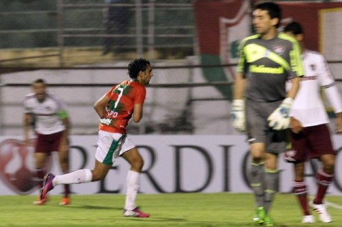 Diogo, da Portuguesa, após fazer gol no Fluminense (Moisés Nascimento)