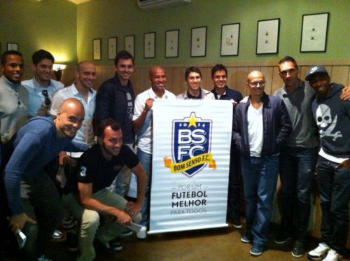 Membros do Bom Senso FC após reunião 
