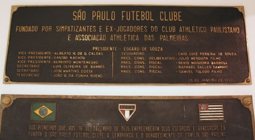 A placa da fundação em 1930, atualmente no Memorial do São Paulo