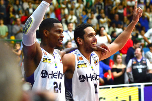 Shamell e Filipin, jogadores do Mogi (João Pires/LNB)
