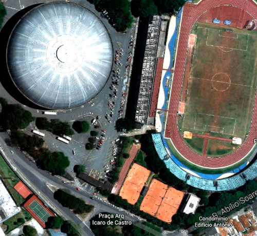 As três quadras de saibro onde haverá aulas (Google Maps)