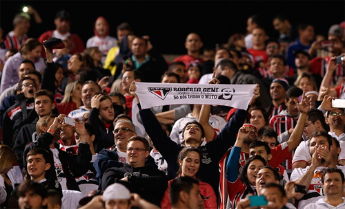 Torcida do São Paulo no Morumbi em dia de jogo contra o Grêmio (Rubens Chiri/saopaulofc.net)