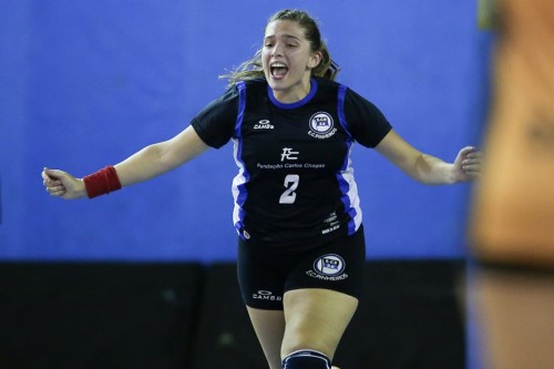 Amanda Bomfim, jogadora de handebol do Pinheiros (EC Pinheiros/Divulgação)