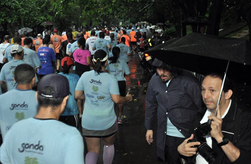 Chuva não desanimou os corredores que disputaram a Volta da Penha (CEP)