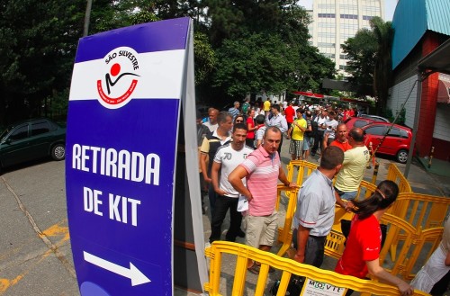 Retirada de kit da São Silvestre (Fernando Dantas/Gazeta Press)
