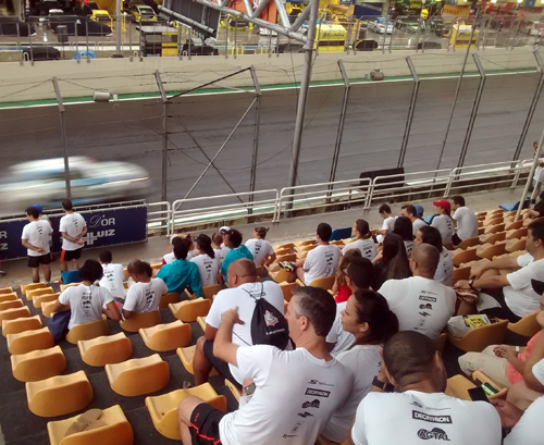 Atletas acompanham automobilismo em Interlagos antes de corrida de rua (Esportividade)