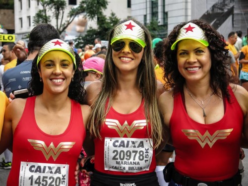 Mulheres antes da São Silvestre de 2015 (Fundação Cásper Líbero)