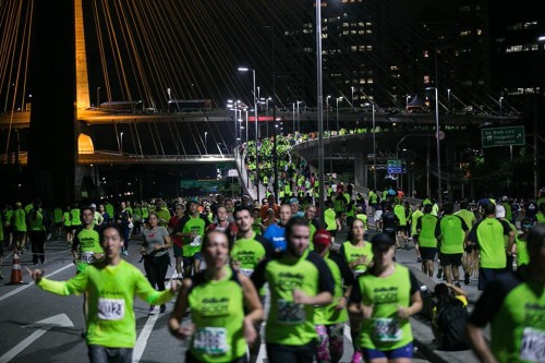 Gillette Body Running Experience na ponte estaiada da marginal Pinheiros (Iguana)