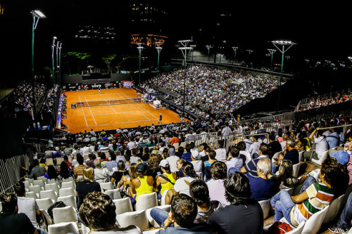 Quadra central do Brasil Open no Esporte Clube Pinheiros à noite (Brasil Open)