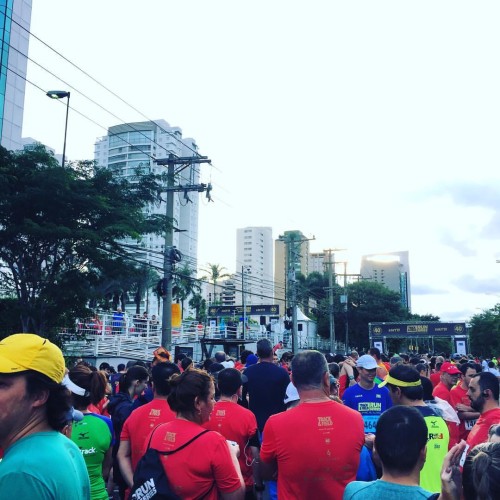 Pré-largada de etapa do VillaLobos do Track&Field Run Series (Thiago Coppi/Esportividade)