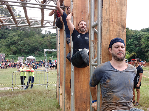 Obstáculo trifásico, o último da Iron Race na Escola Superior de Soldados (Esportividade)