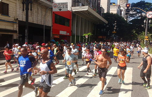 São Silvestre-2016: muita gente sem número de peito correndo como "pipoca" (Esportividade)