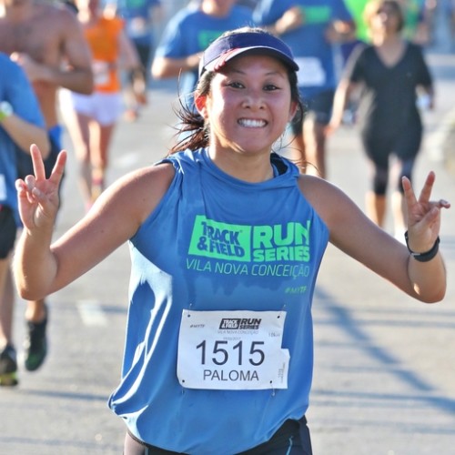 Atleta participa do Track&Field Run Series na região do Ibirapuera (Fotop)