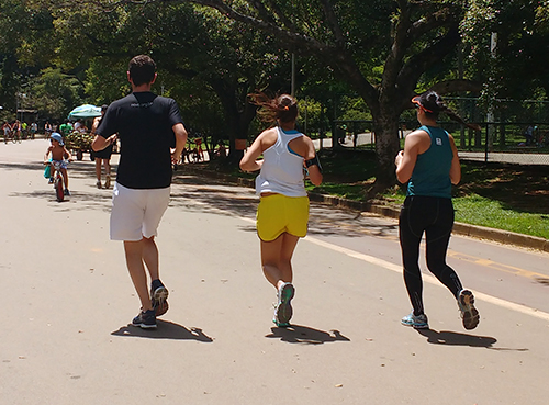 Trio correndo no parque do Ibirapuera (Esportividade)