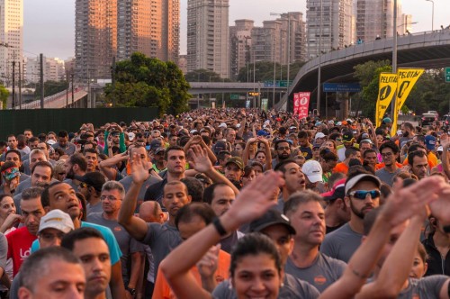 Minutos antes da largada da Athenas 12k de 2017 (Iguana Sports)