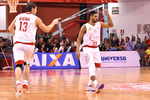 Ala Eddy (#33) é um dos mais experientes do Paulistano (João Pires/LNB)